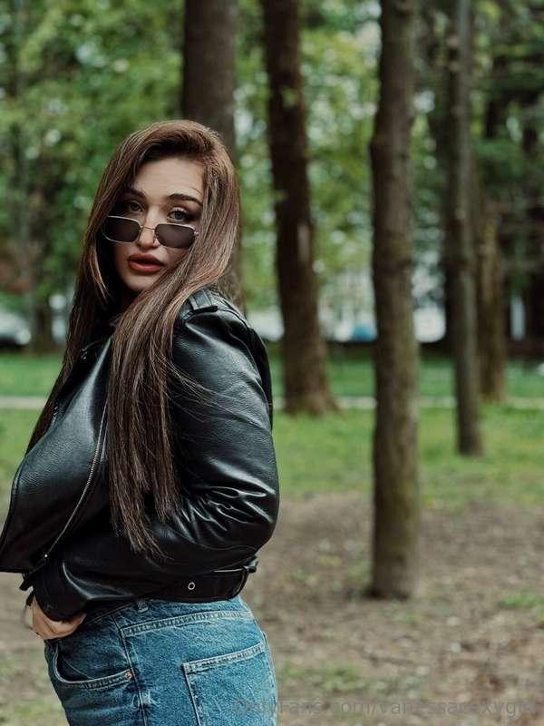 Beautiful flower🌷 in the forest🌳