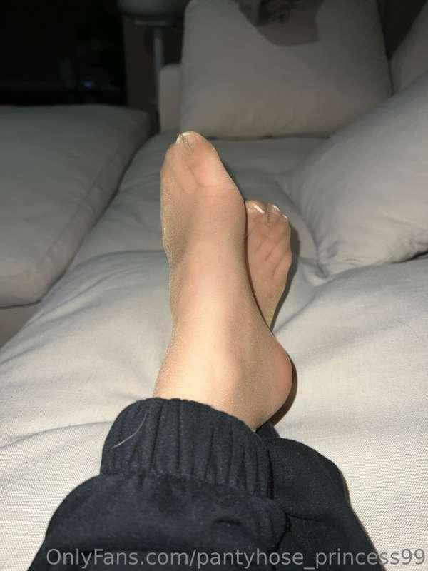 Who wants to give me a foot rub?🤭