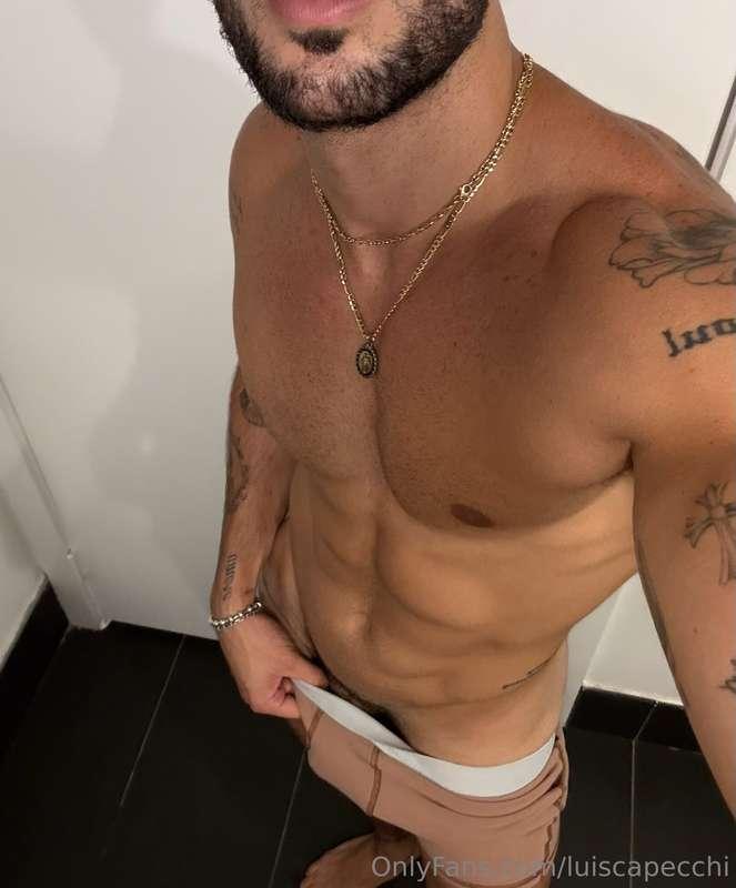 Posting this on my wall idgaf😈 Feeling extra horny tonight s..