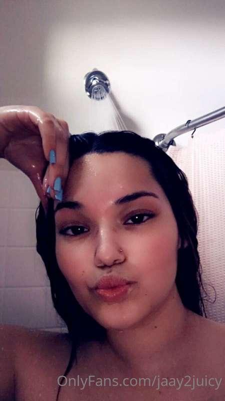 Hop in the shower with me 👀💦