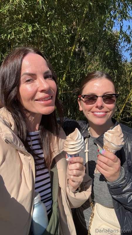 A much needed zoo day with Adriana! What can we say? We like..