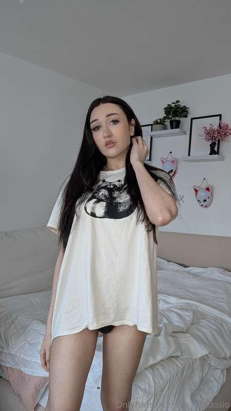 Comfy clothes, good vibes, and me—who’s down? 😈