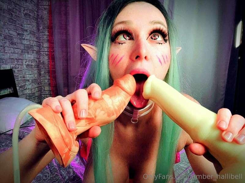 I think my mouth is quite roomy for these two dildos😅