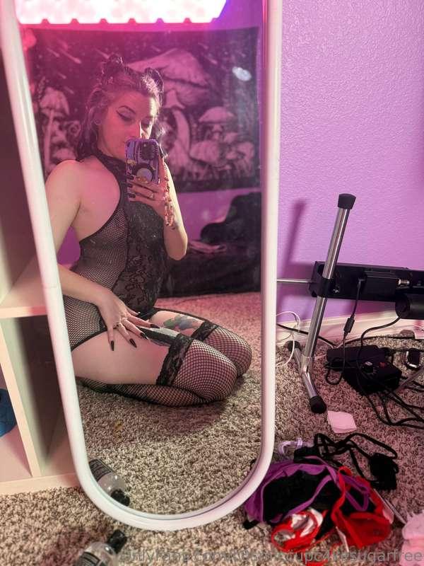 See what’s beyond the mirror🪞..unlock it all on my VIP 🗝️😈