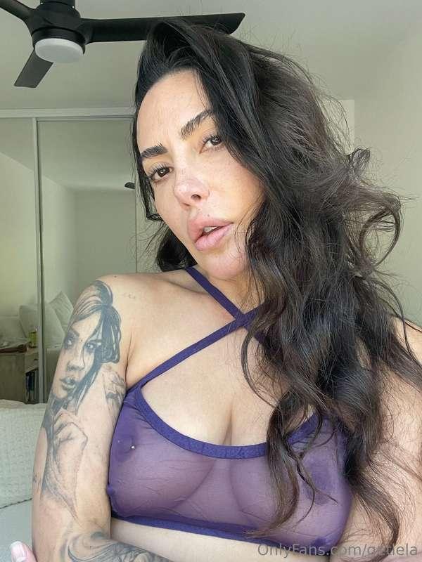 I’m feeling like a snack in this lingerie set 🍭 are you hung..