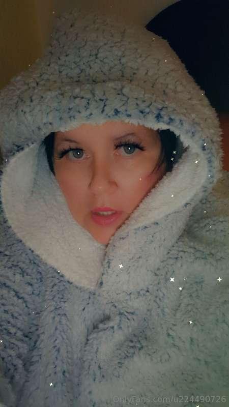 Feeling abit chilly tonight, want to warm me up baby x