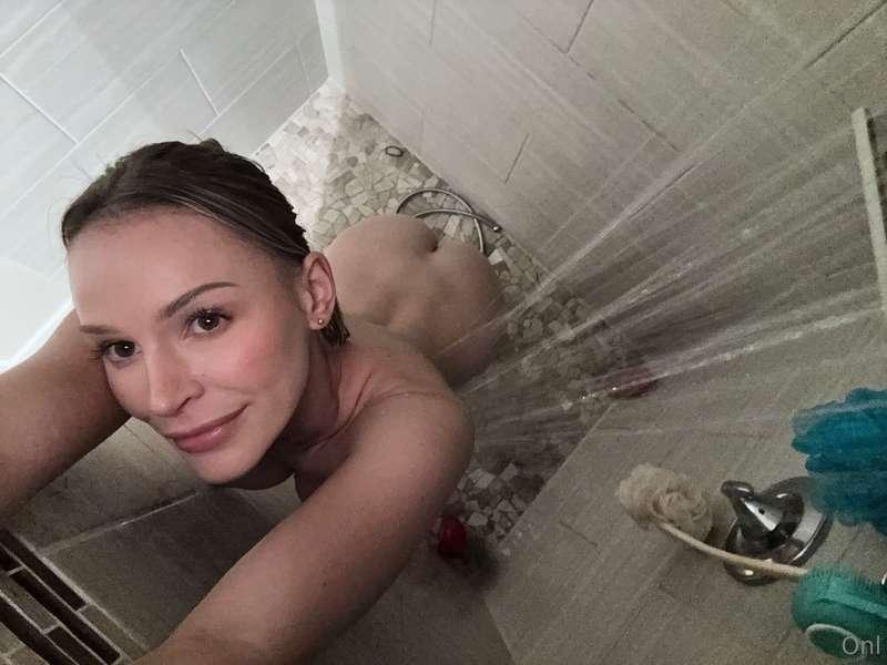 Want to see something private babe? Dm me #surprise right no..