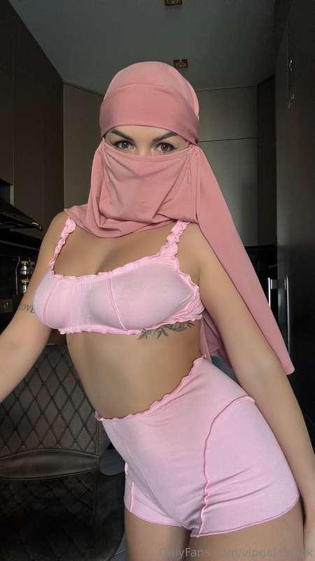 Soft, cute and a little bit messy...💗👀I put on my favorite p..