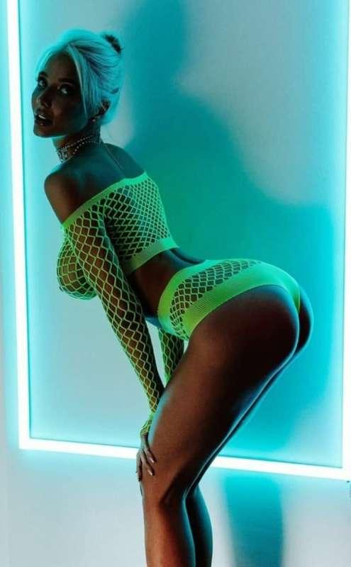 Neon devil😈
Feeling like a bad girl when I am dressed like t..