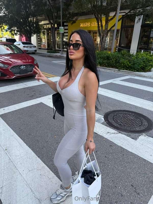 Who wants to take me shopping?😘