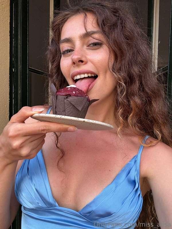Craving something sweet today 🥰!Wanna help me get some sweet..