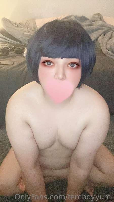 Imagine your cumshot landing on my face, dripping off my sof..