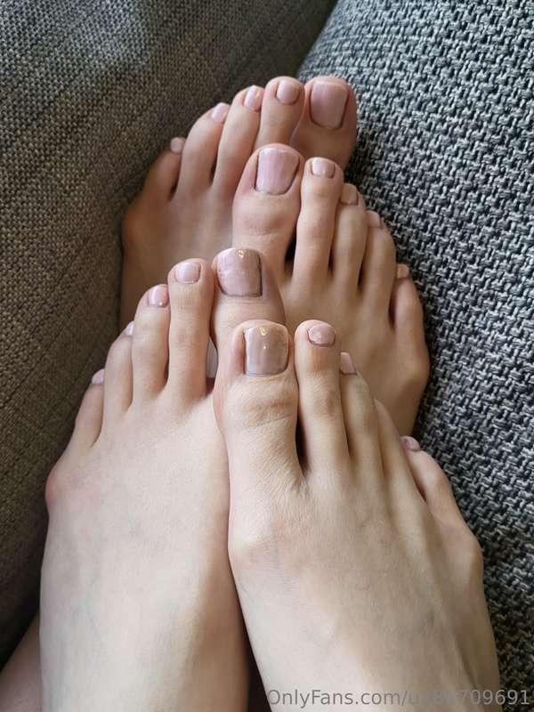 It's almost the weekend! 🥰🥰🦶🏻🦶🏻