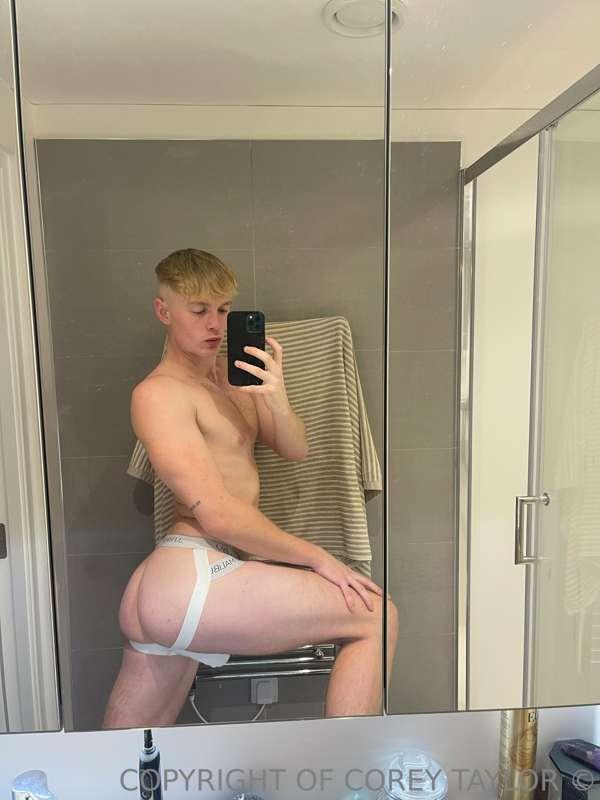 Craving a big sloppy cock to dump a load in me 😉