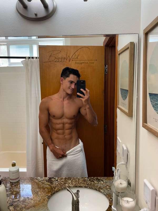 Swipe left for your prize😈