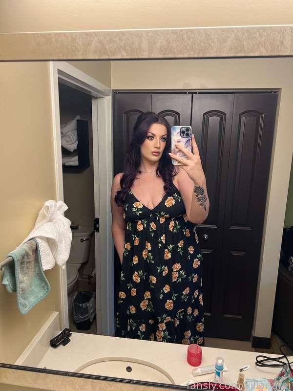 This might just be my new favourite dress 🥰

#fyp #tall #tallgirl #goth #gothgirl #altgirl #alternative #purplehair #thicc #musclemommy #dress #floral #cleavage