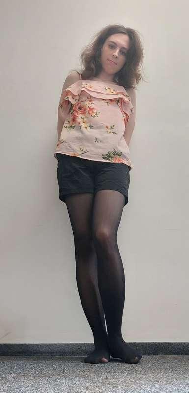 I love how tights and shorts go together😍.