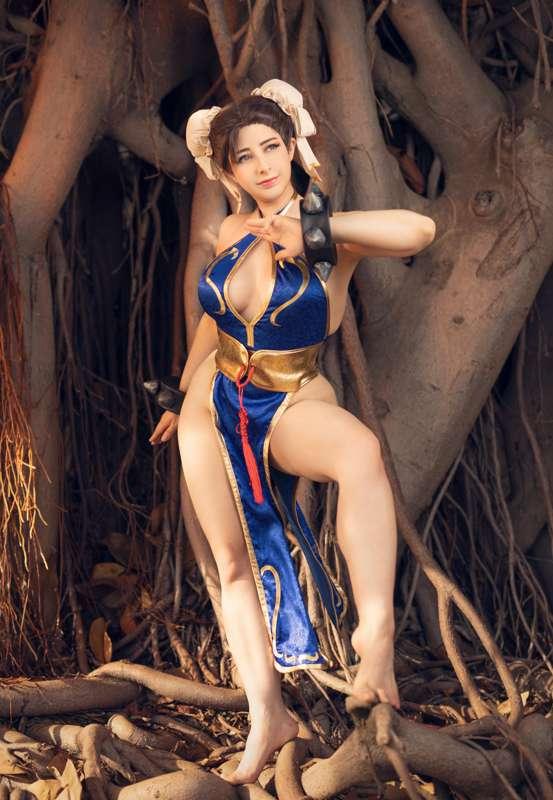 What's Chun Li thinking about? 