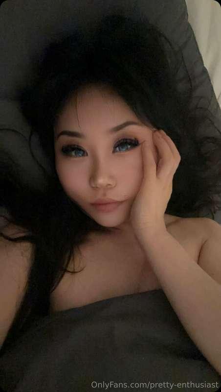 I’m waiting for to receive a Christmas present. Please!😘