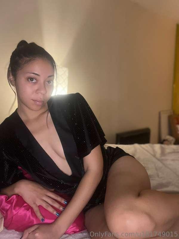 Sunday’s are for long mornings in bed cuddling and fucking 😉..