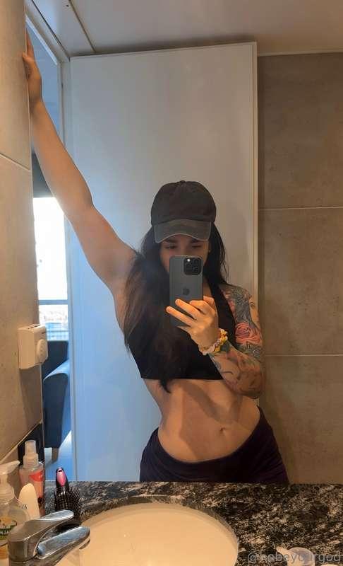 How about you come worship my body after working out? Bet yo..