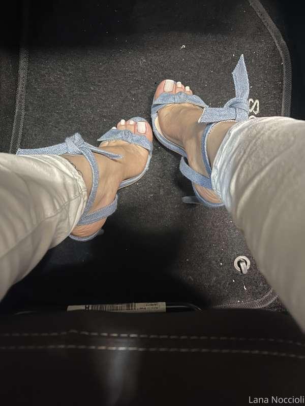 Choose only one: french toes nails, arch or heel 😛