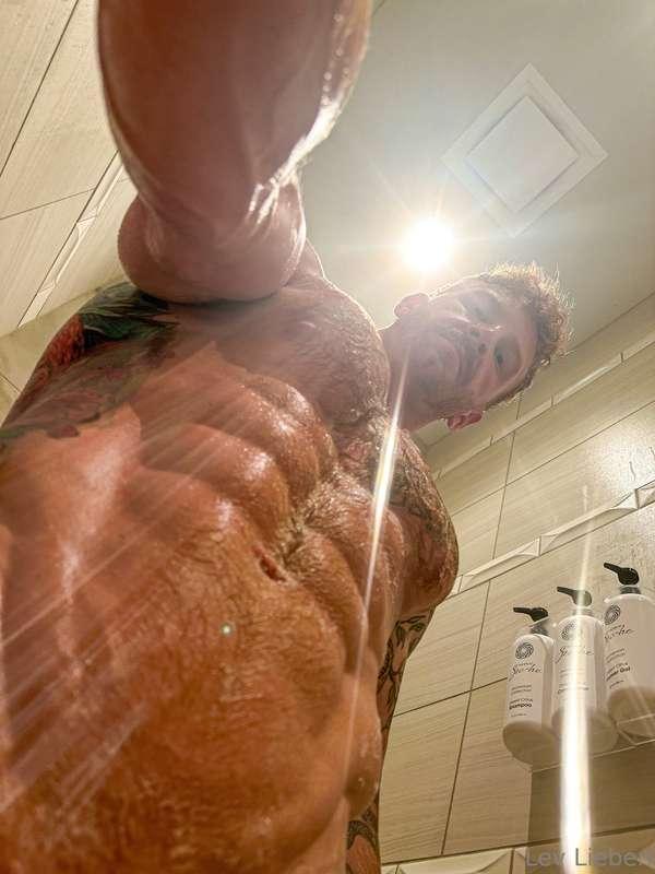 POV: You're down on your knees for daddy 💦