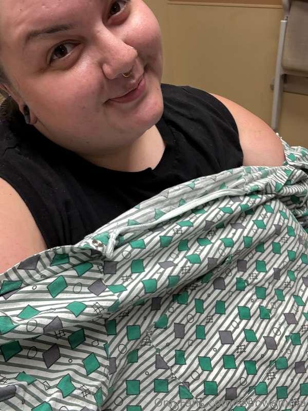 Too fat to fit a hospital gown 😅