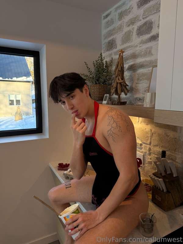 Dessert’s ready, but I’m the real treat 💋