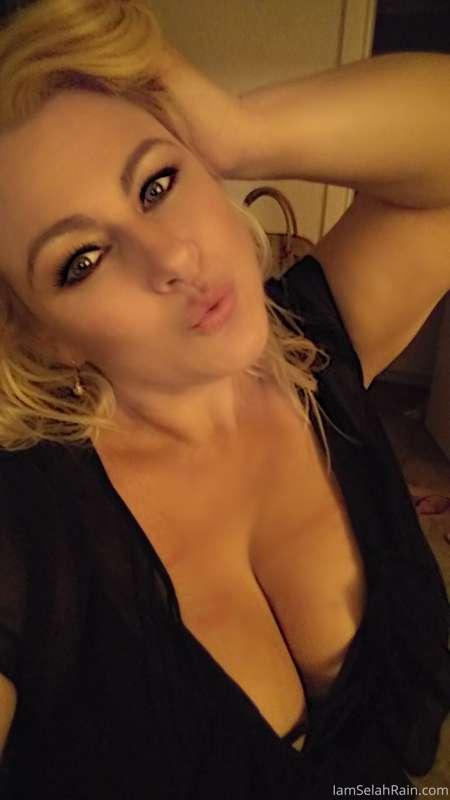 Hello my Luv's be sure to watch me Live doing what I do best..