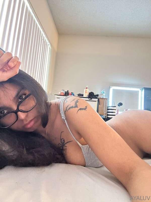 Bored and active on messages naked in Bed Come chat! 😫😘