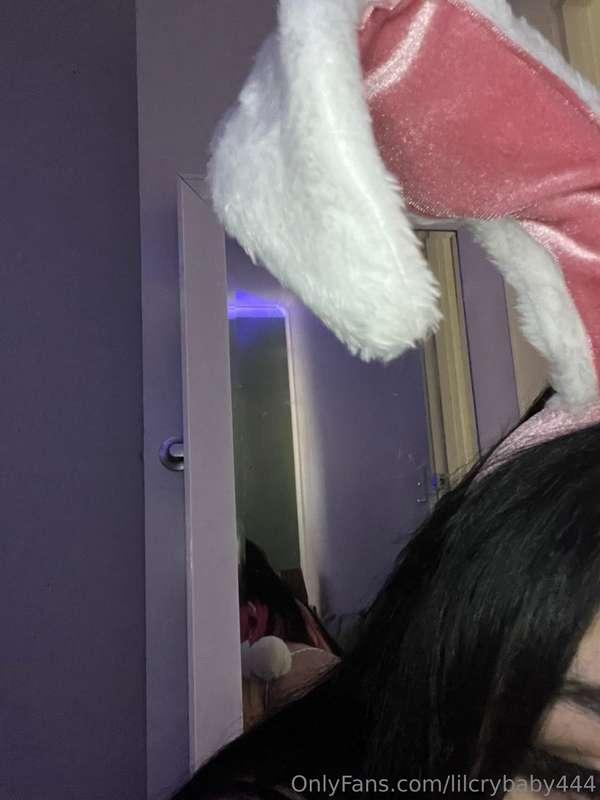 Look at my cute little tail 🐰🩷