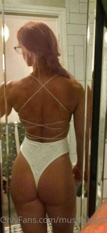 Do you agree Muscle Barbie has a sexy back? 🤭