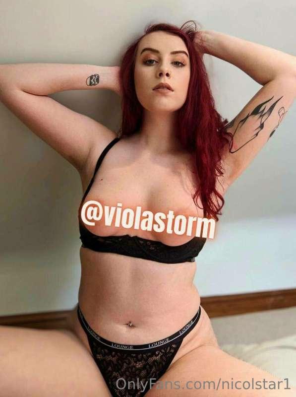 # This naughty British redhead @violastorm has the best nude..