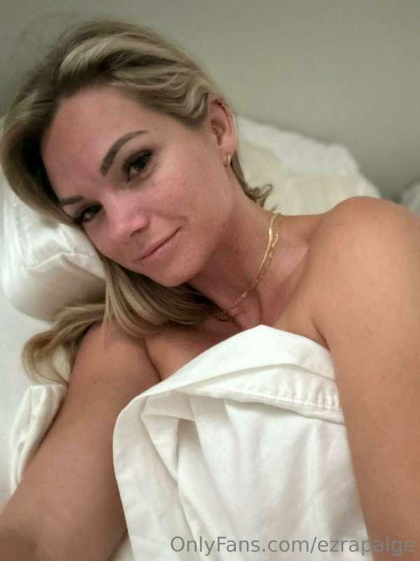 What would you do to me if you were laying next me ?🙈