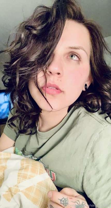 Tell me how my hair still looks this good after 2 hours of f..