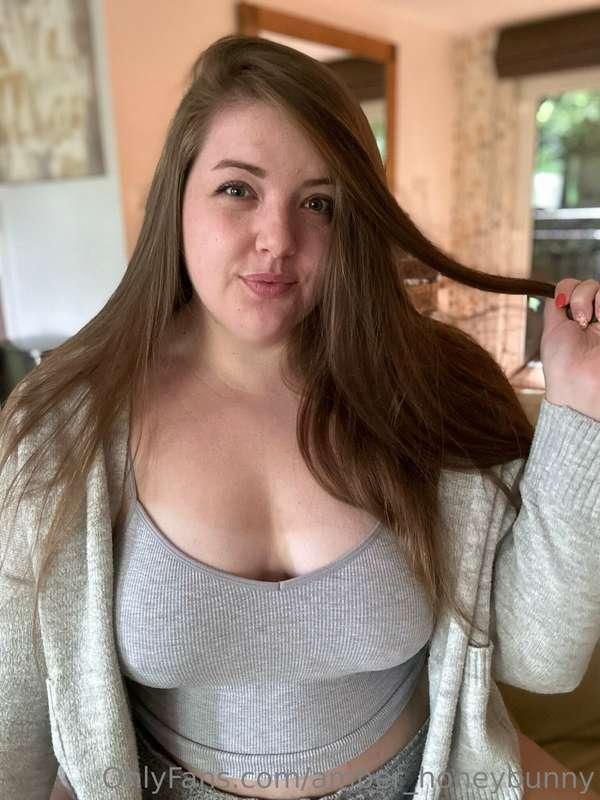 Would you be my personal hand bra? 🍒