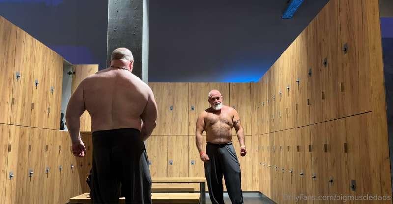GYM 🎬🎥:
... both pumped and horny. Any chance for quick BJs ..