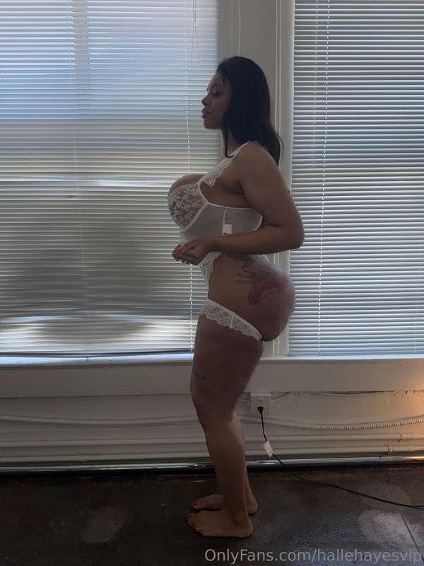 Soft lace, bold confidence. This is how I own the spotlight🔥..