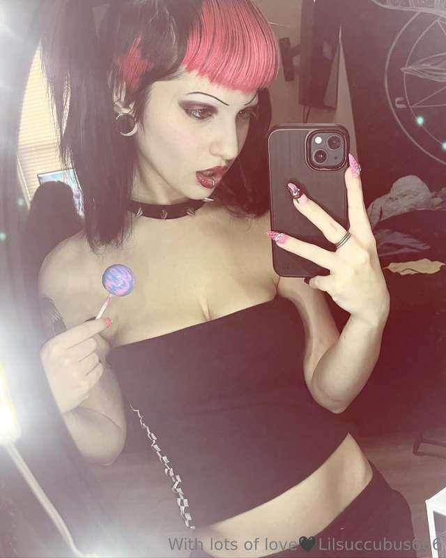 Some freebies from today’s shoot 😋🍭