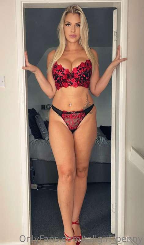 Who wants to lick every inch of my very tall body 👅