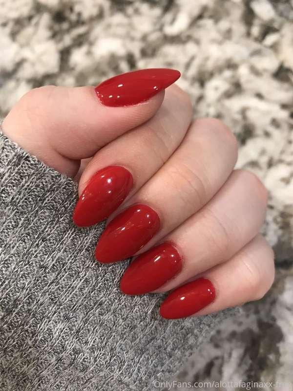 Who wants to pay to get my nails done? ☺️