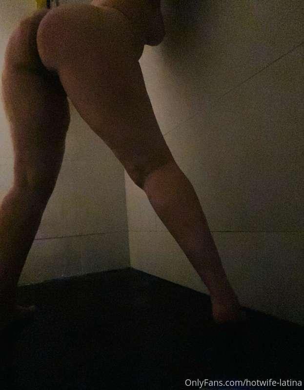 Lets take a shower together papi😈