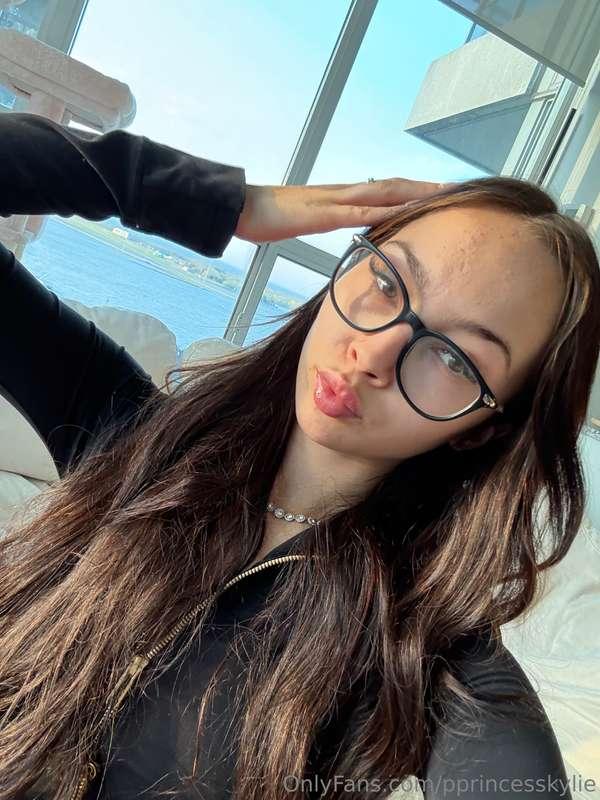 Cozy cute and a little distracted today 💭
