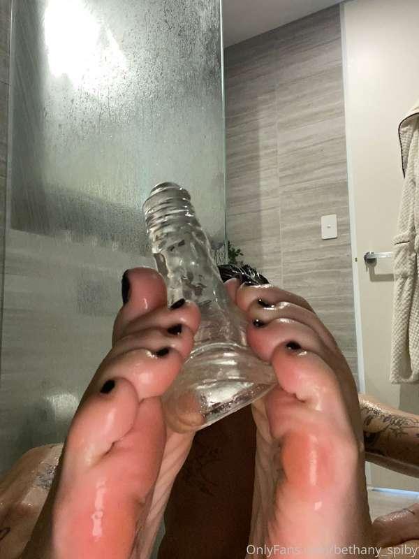 Who has a foot fetish?