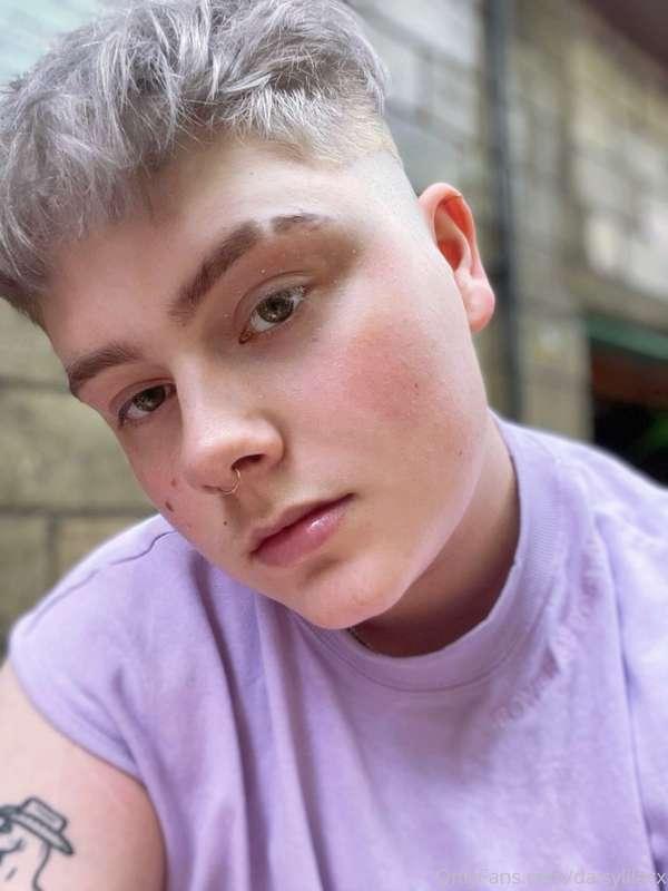 am I pretty? 🍒 or handsome? 🥭 or both 🧃