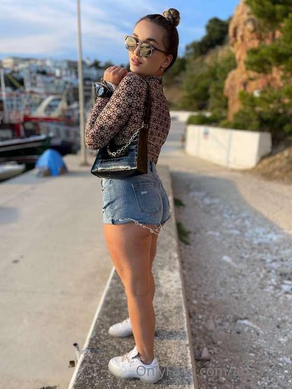 Would you spank my ass? 😅😋