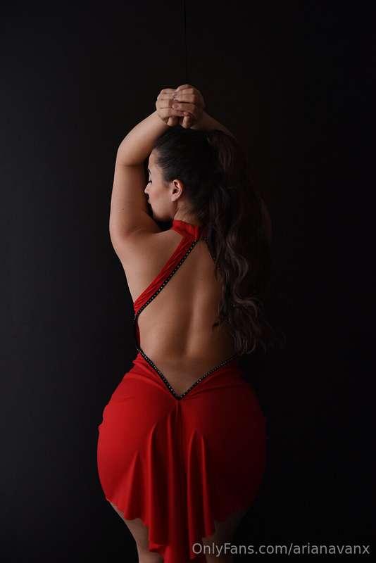 Soy el Emoji de la bailadora 🌹💃🏻 