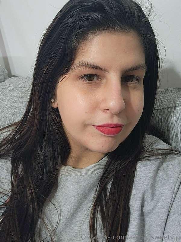Red sexy lips 💋 I can kiss u all with this color