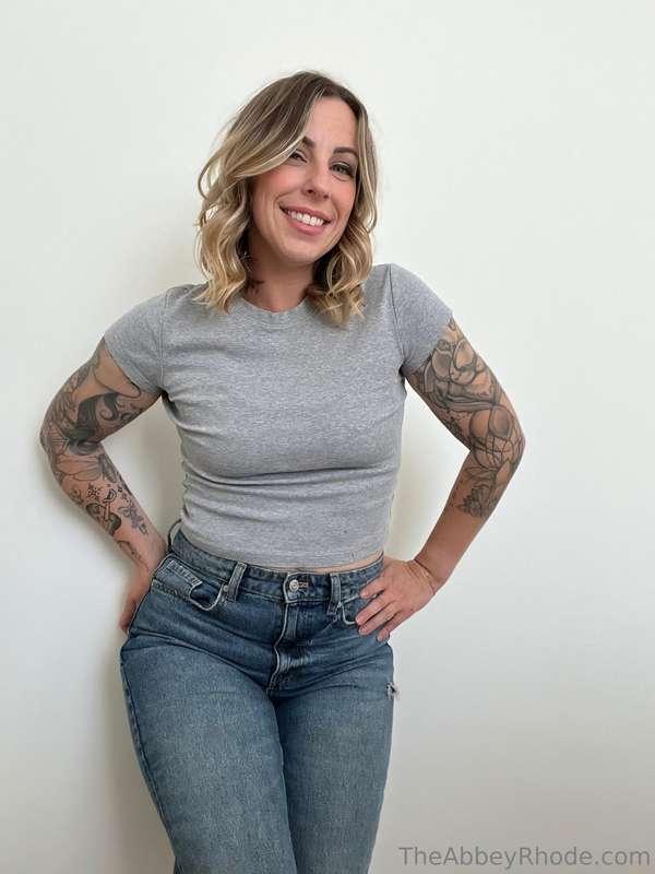 Just the cute MILF next door! 😈